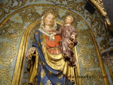 Величественная Святая Мария с младенцем в стенах толедского Собора Величественная Святая Мария с младенцем в стенах толедского Собора