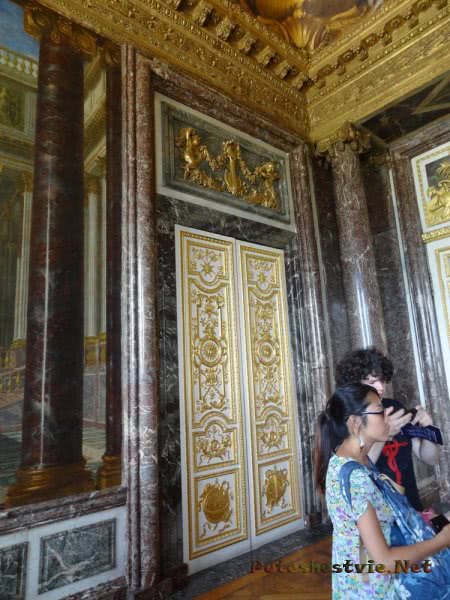 Мрамор и позолота в залах Версаля Мрамор и позолота в залах Версаля