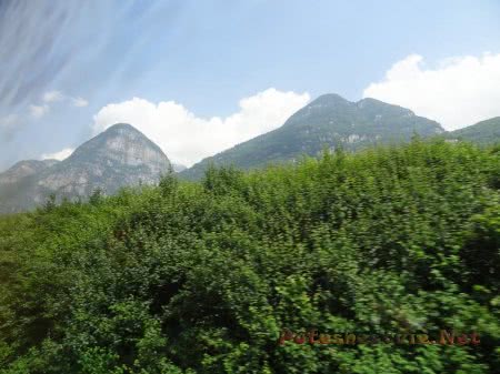 Горные вершины Альп и облака Горные вершины Альп и облака