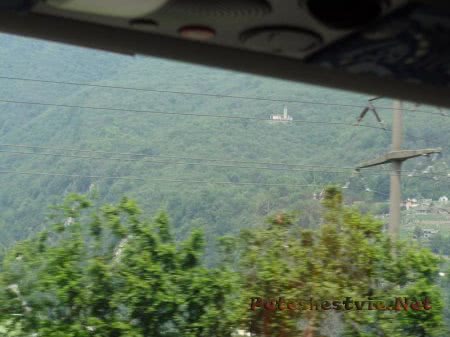 Маленький монастырь на горе в Швейцарии Маленький монастырь на горе в Швейцарии