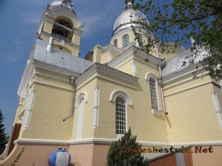 Вид сбоку на Казанский собор Вид сбоку на Казанский собор