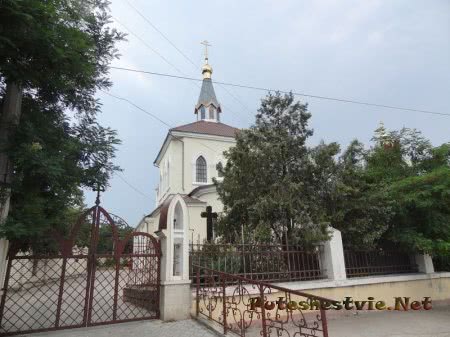 Вход на территорию Церкви Всех Святых Феодосии Вход на территорию Церкви Всех Святых Феодосии