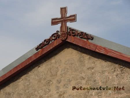 Деревянный армянский крест на Храме Георгия Победоносца Деревянный армянский крест на Храме Георгия Победоносца