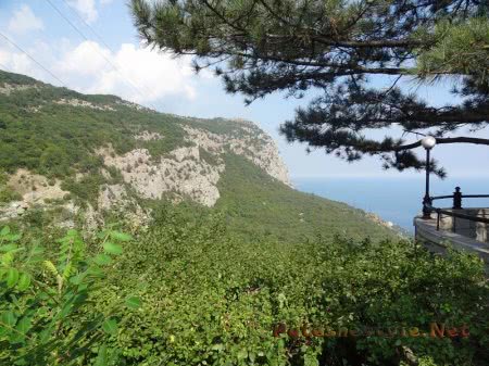 Обзор со смотровой площадки Красной скалы в Крыму Обзор со смотровой площадки Красной скалы в Крыму