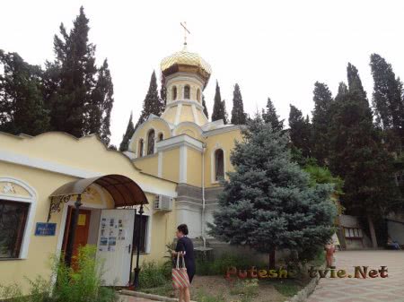 Иконная лавка ялтинского Собора Александра Невского Иконная лавка ялтинского Собора Александра Невского