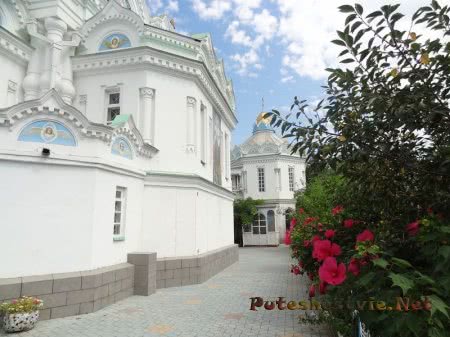 Задний двор Церкви Святой Екатерины в Феодосии Задний двор Церкви Святой Екатерины в Феодосии