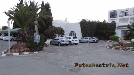 Парковочные места в отеле Эль Муради Бич Парковочные места в отеле Эль Муради Бич