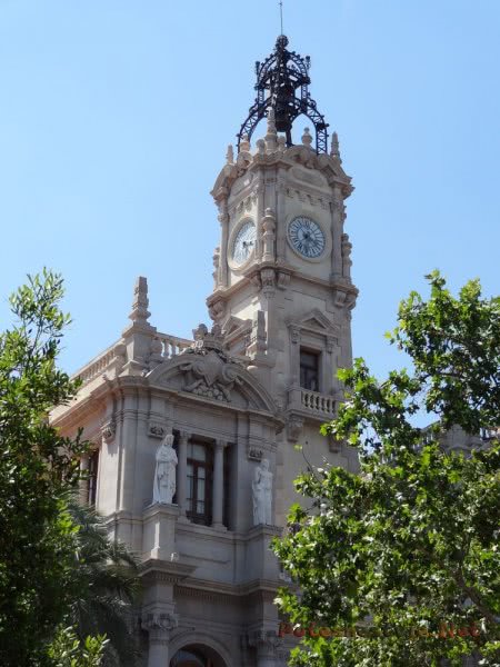 Часовая башня в Валенсии