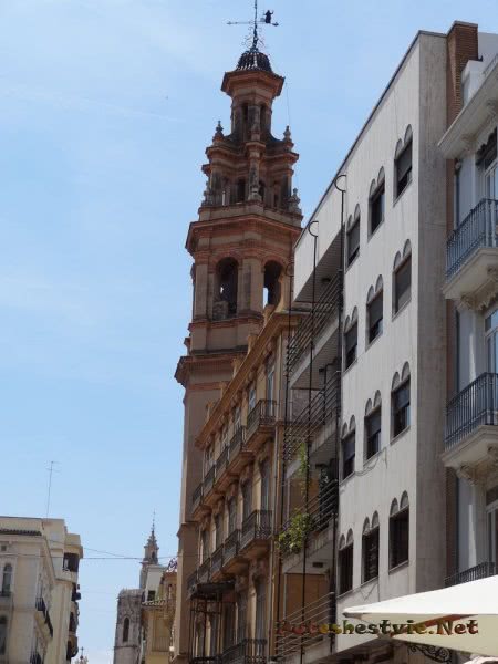 Старинная колокольня в Валенсии