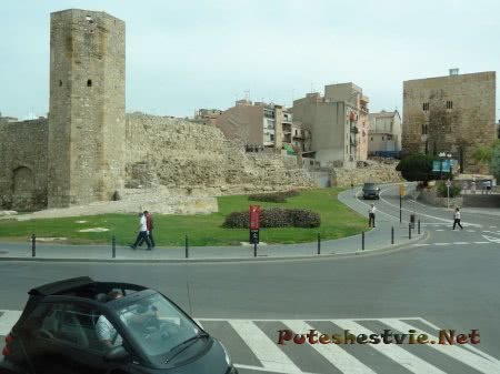 Стены старинных римских сооружений в Таррагоне Стены старинных римских сооружений в Таррагоне