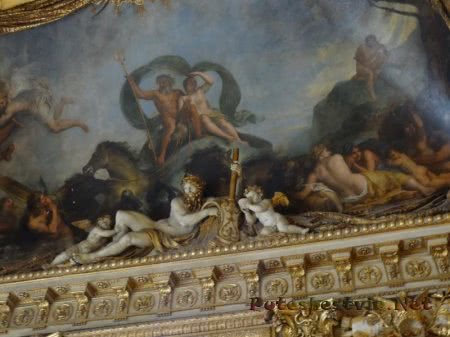 Роскошная отделка одной из зал Лувра