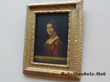 Красивое произведение искусства в Лувре