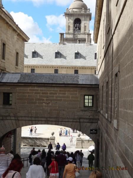 Арка входа на территорию Эскориала Арка входа на территорию Эскориала