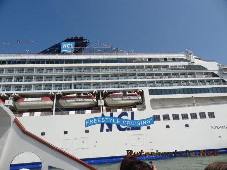 Круизы по морю на большом лайнере