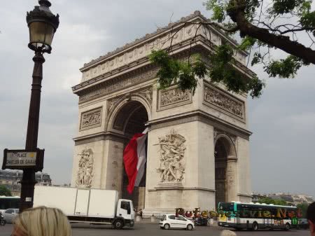 Франция пытается вернуть туристов