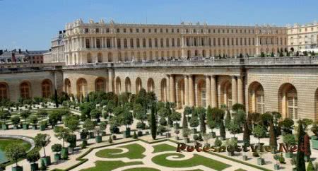 Франция просит туристов вернуться