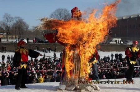 В России празднуют праздник Масленицы