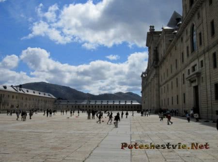 величественное здание Дворца Бурбонов