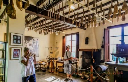 Бесалу – город-музей под открытым небом