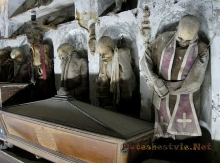 Катакомбы капуцинов в Палермо Катакомбы капуцинов в Палермо