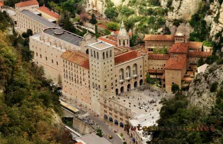 Монастырь Монсеррат в Барселоне Монастырь Монсеррат в Барселоне