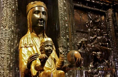 Монастырь Монсеррат в Барселоне Монастырь Монсеррат в Барселоне