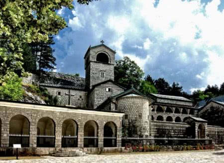 Соборы и монастыри Черногории