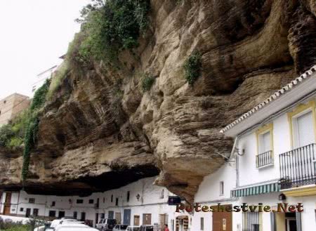 Испанский город Сетениль-де-лас-Бодегас