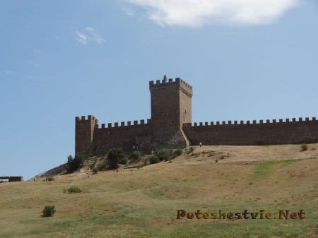 Очертания Генуэзской крепости Судака