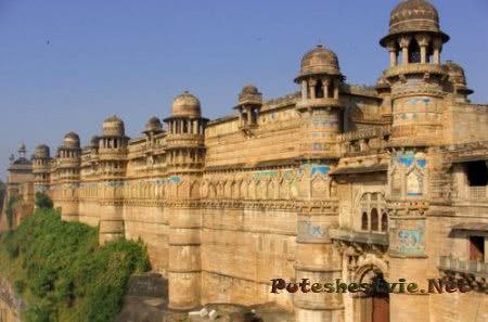 Форт Гвалиор в Индии Форт Гвалиор в Индии