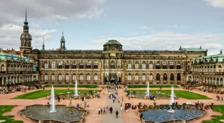 Дрезденская галерея в старой части немецкого города Дрезден