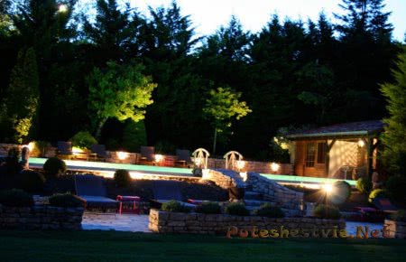 внутренний двор в отеле Le Moulin Du Roc 4 внутренний двор в отеле Le Moulin Du Roc 4