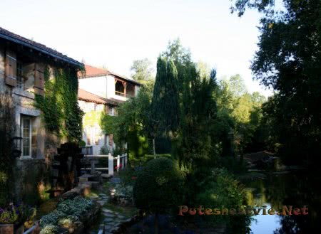 прекрасный вид на отель Le Moulin Du Roc 4 прекрасный вид на отель Le Moulin Du Roc 4