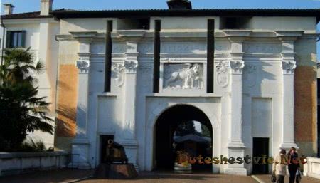 Ворота Сорока Святых Ворота Сорока Святых