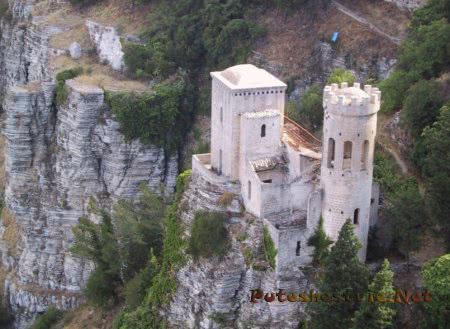 Замок и Башня Пеполи