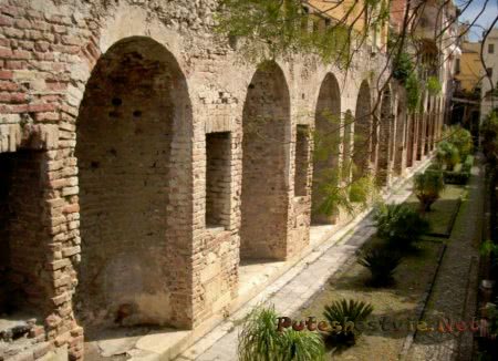 Руины Наумахии