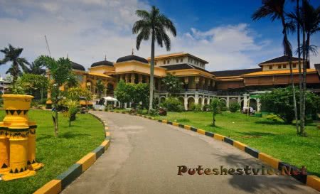 Дворец султанов Истана Маймун