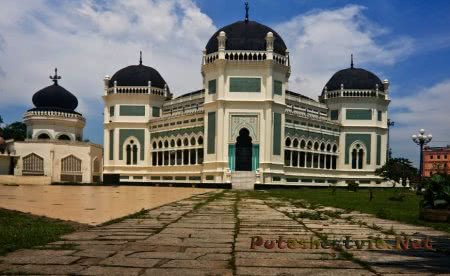 Мечеть Масджид Райя