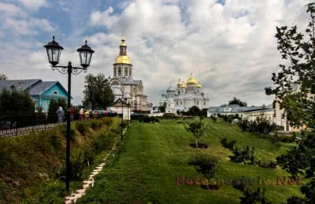 Свято-Троицкий Серафимо-Дивеевский монастырь в селе Дивеево Нижегородской области Свято-Троицкий Серафимо-Дивеевский монастырь в селе Дивеево Нижегородской области