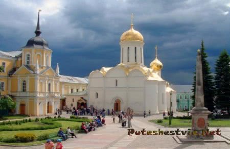Монастырь Свято-Троицкая Сергиева Лавра в городе Сергиев Посад Московской области Монастырь Свято-Троицкая Сергиева Лавра в городе Сергиев Посад Московской области