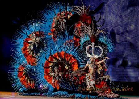 Карнавал в городе Санта-Крус Карнавал в городе Санта-Крус