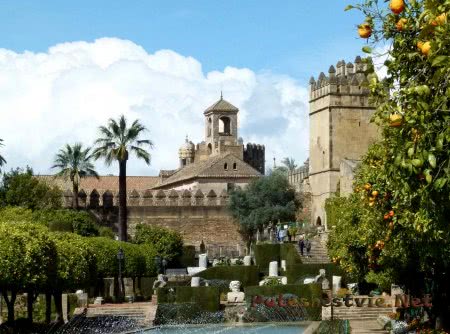Крепость Алькасар в Кордове