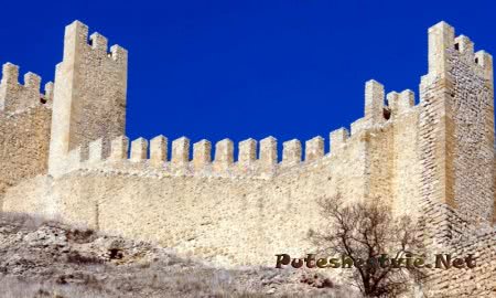 Крепостные стены Альбаррасина