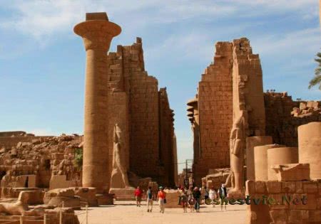 Храм в Карнаке Храм в Карнаке