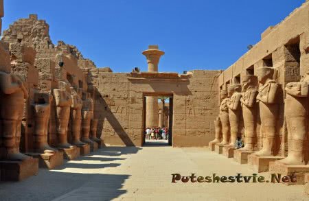Храм в Карнаке Храм в Карнаке