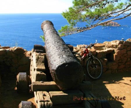 Старинная пушка в крепости Вилла-Велла