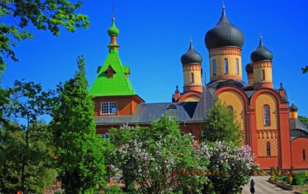 Пюхтицкий монастырь в Эстонии Пюхтицкий монастырь в Эстонии