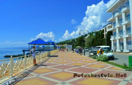 Набережная Алушты