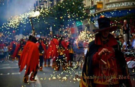 Грасия – фестиваль в Барселоне Грасия – фестиваль в Барселоне