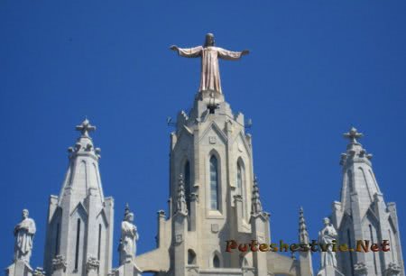 Скульптурная фигура Иисуса Христа